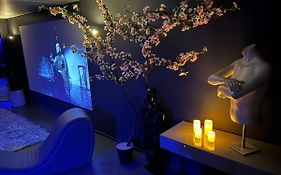 Jacuzzi Cinema Loft