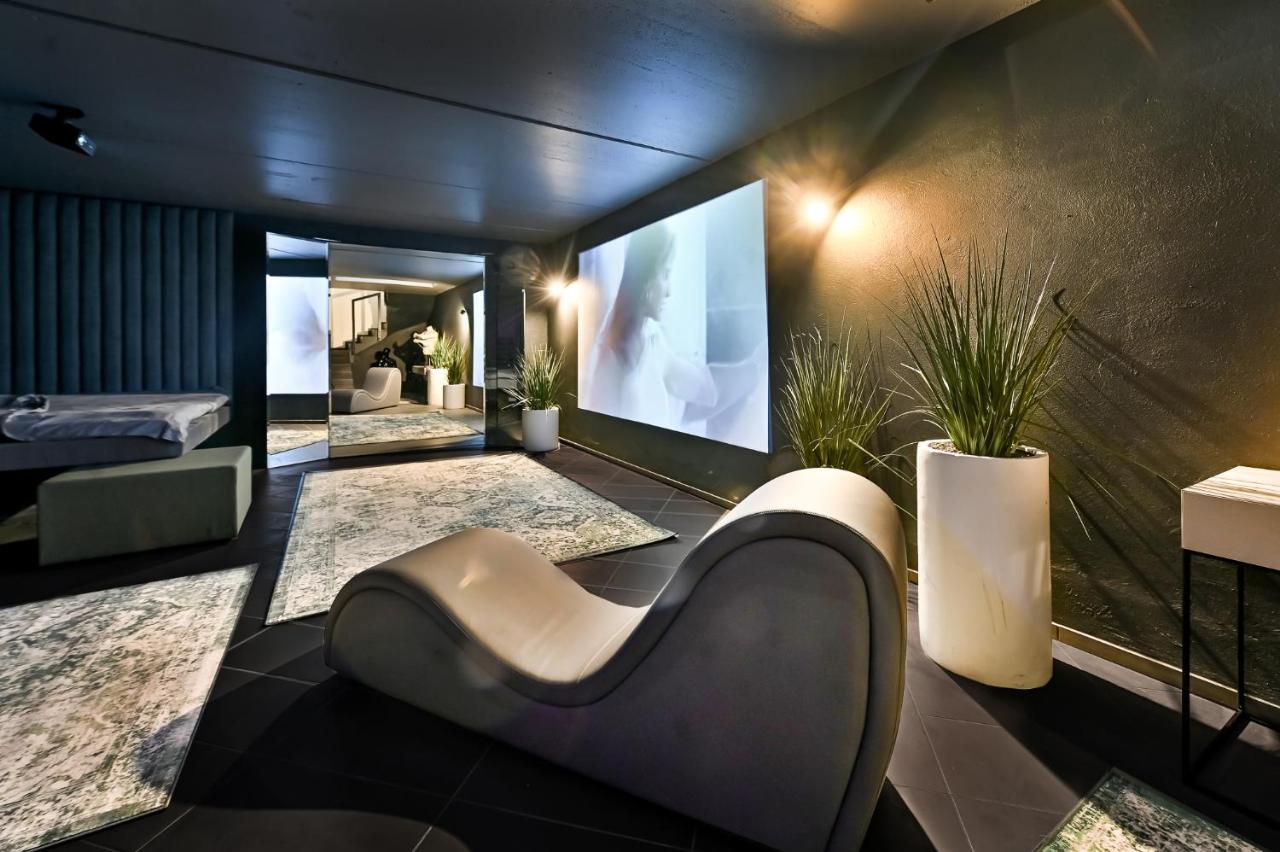 Jacuzzi Cinema Loft Apartment Kaunas Exterior photo