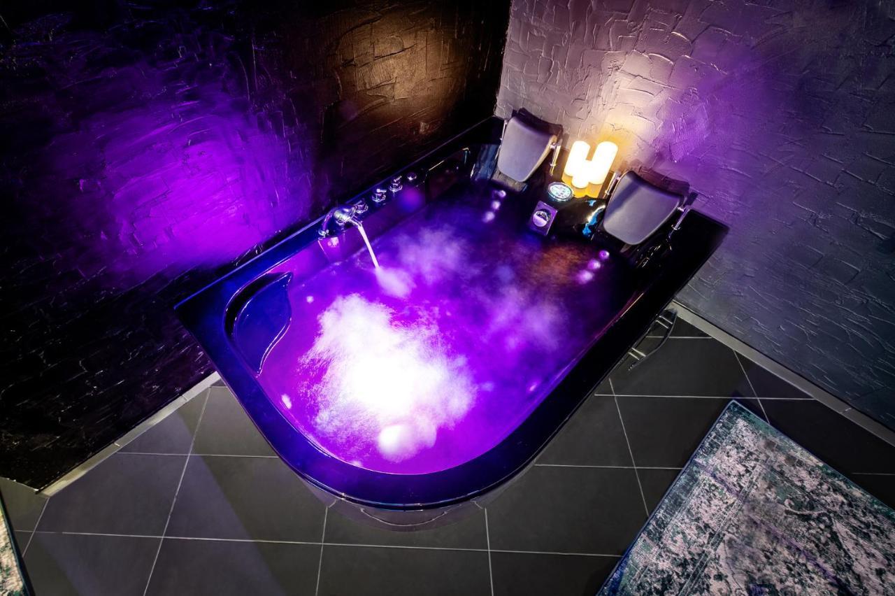 Jacuzzi Cinema Loft Apartment Kaunas Exterior photo